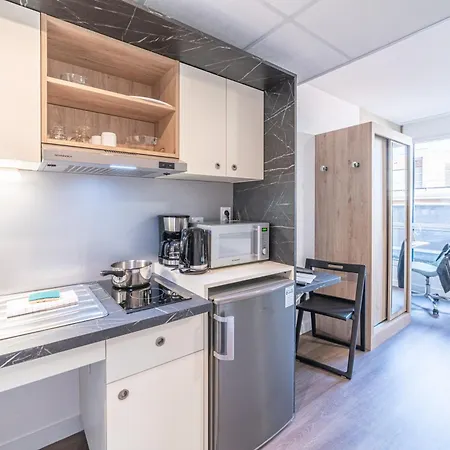 Break & Les Carmes Dechaux Lejlighedshotel 3*